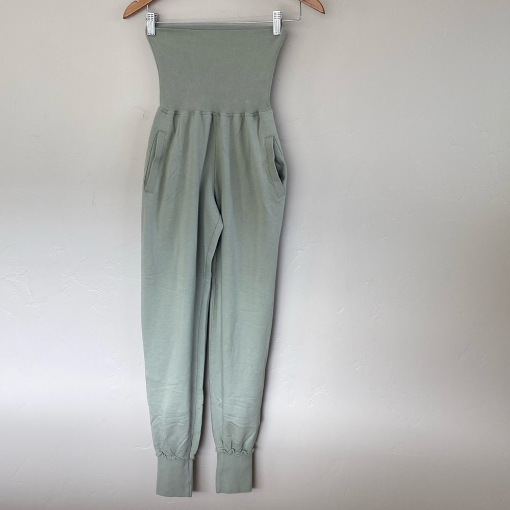 Young Fabulous & Broke Groove Jogger Fleece
High Rise Sweatpants size M
